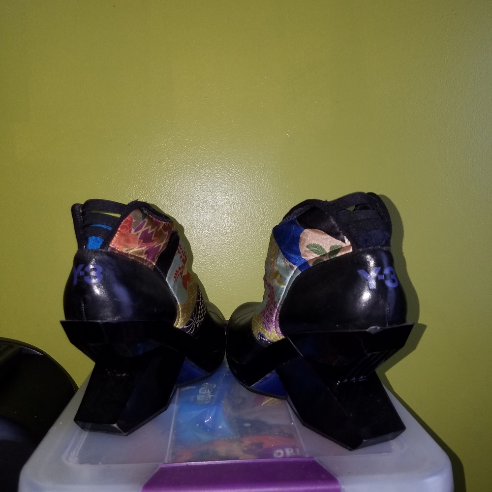 Shoes - Picture 3 of 5
